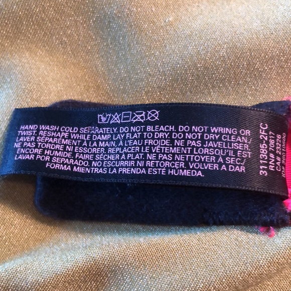 Victoria Secret 34 B scarlet and black lace Very Sexy Push-up bra/ white ribbons - Picture 10 of 11